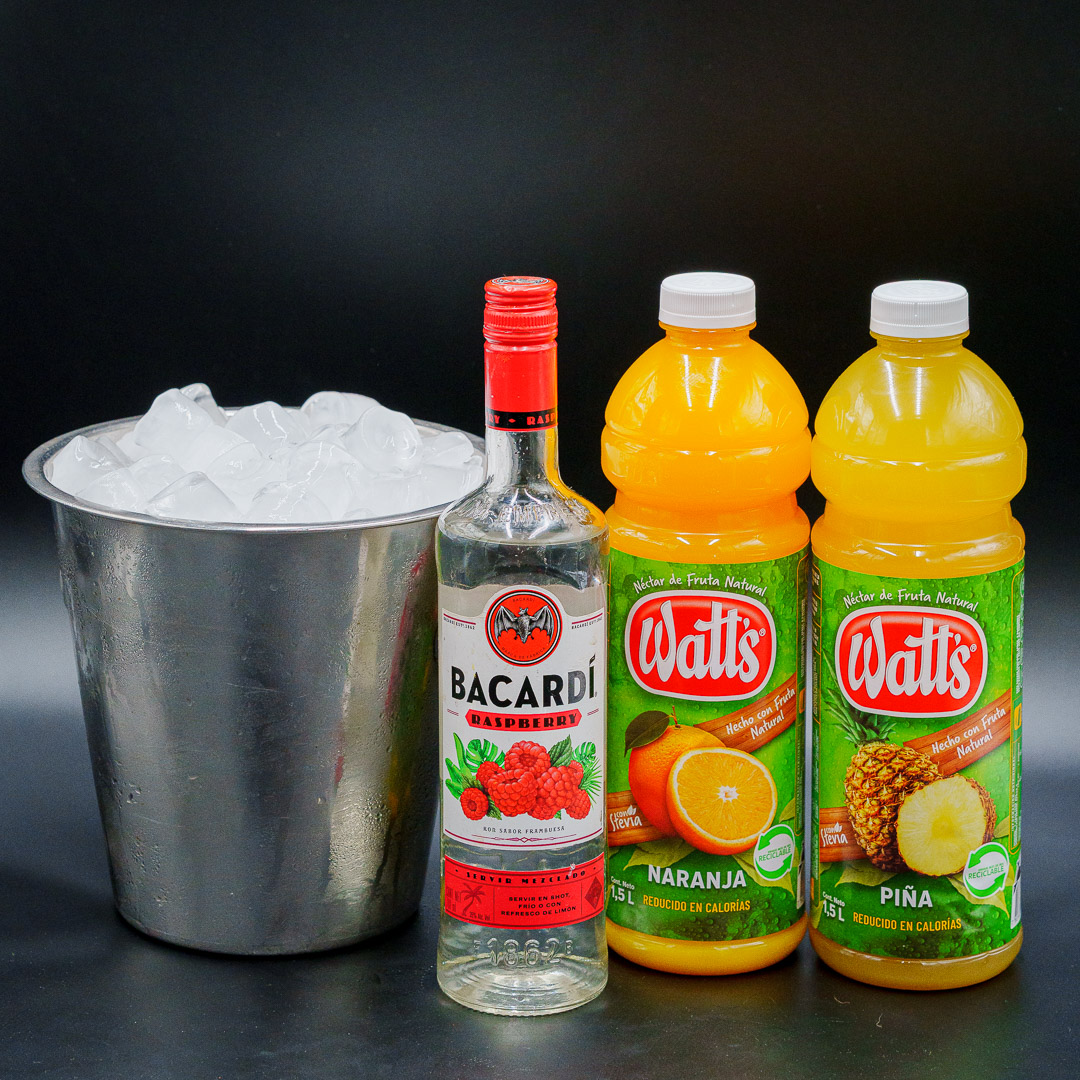 Bacardi Rapsberry Opción Jugo en la carta de Liga Urbana